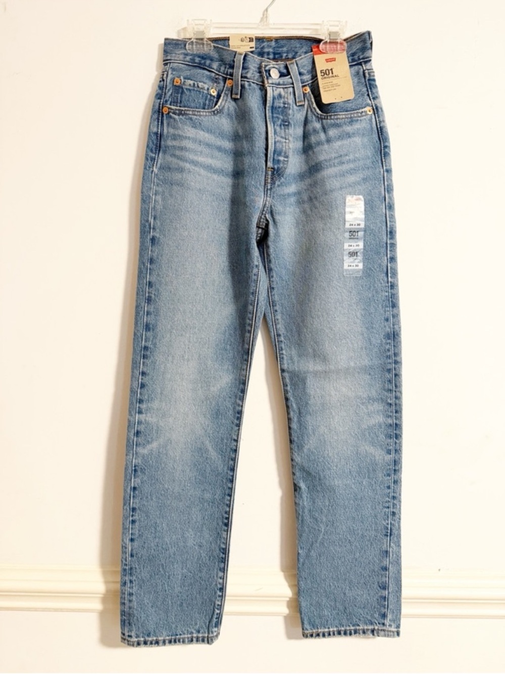 Levi's Straight Women’s Jeans in Light Blue Wash